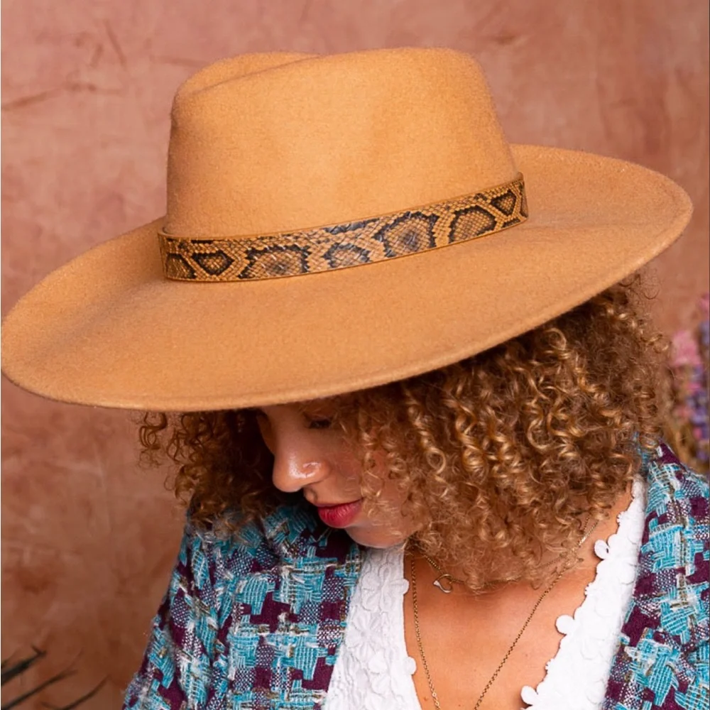 82. POL FEDORA HAT